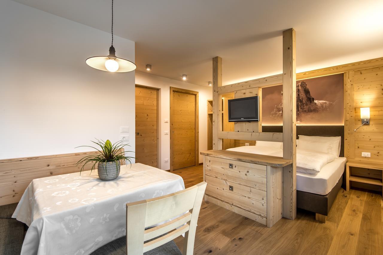 Garni Larix Hotel Colfosco Eksteriør billede